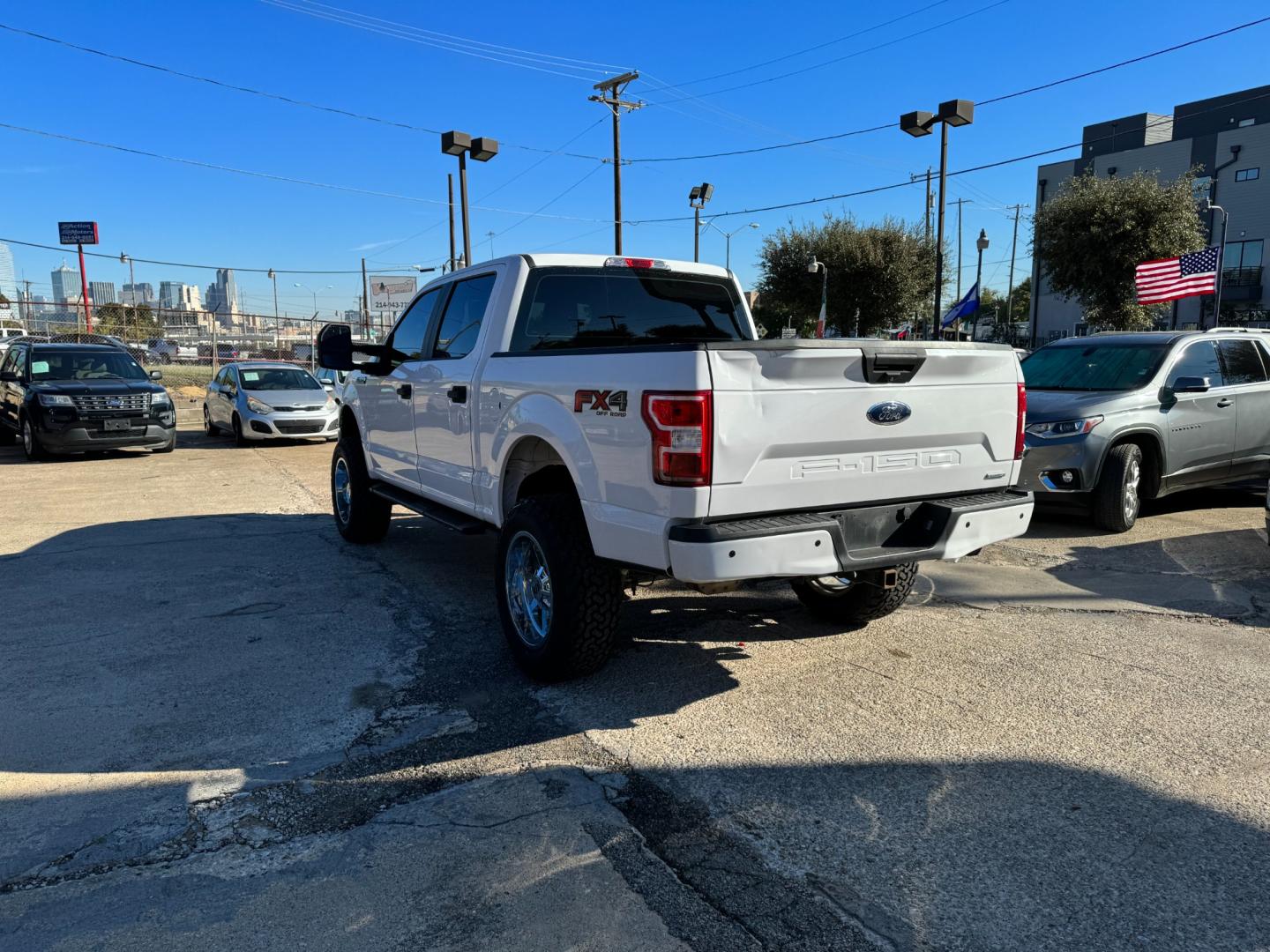 2018 Ford F-150 XLT SuperCrew 6.5-ft. Bed 4WD (1FTEW1EP5JK) with an 2.7L V6 DOHC 24V engine, 6A transmission, located at 945 E. Jefferson Blvd, Dallas, TX, 75203, (214) 943-7777, 32.752514, -96.811630 - Photo#2